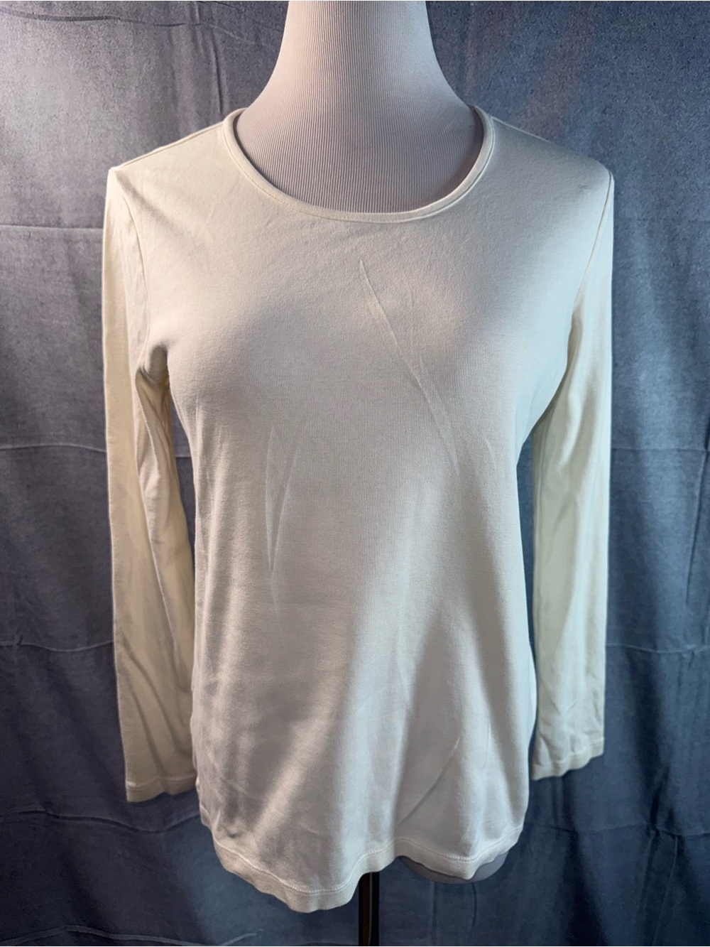 2140-White Stag Cream Long-Sleeve Crewneck Top